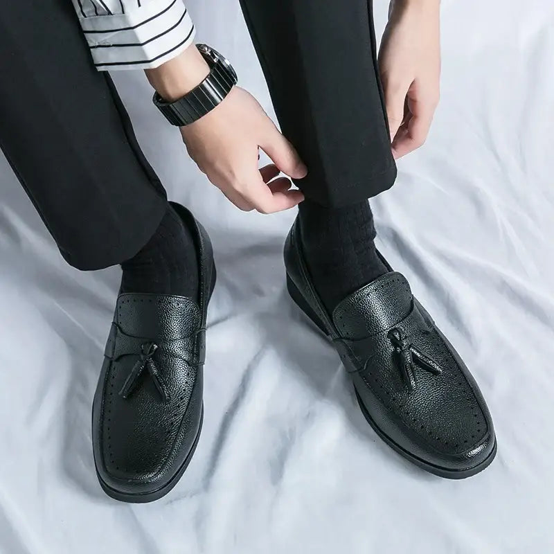 Corlen günlük unisex tasarımlı siyah deri püsküllü loafer ayakkabılar