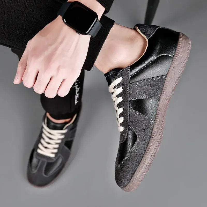 Darin erkek günlük siyah sneaker, beyaz bağcık ve kauçuk taban ile şık tasarım
