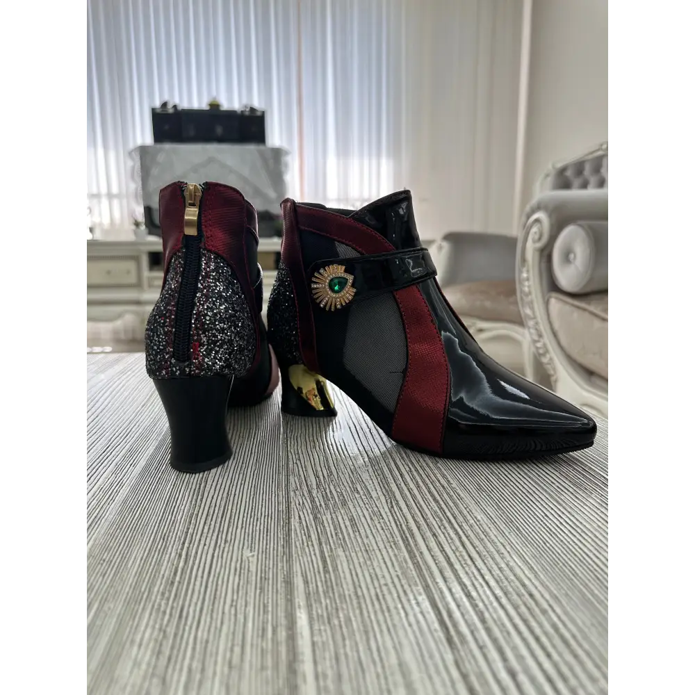 Zarif tasarımıyla Diva® markalı şık ve dekoratif tokalı topuklu botlar