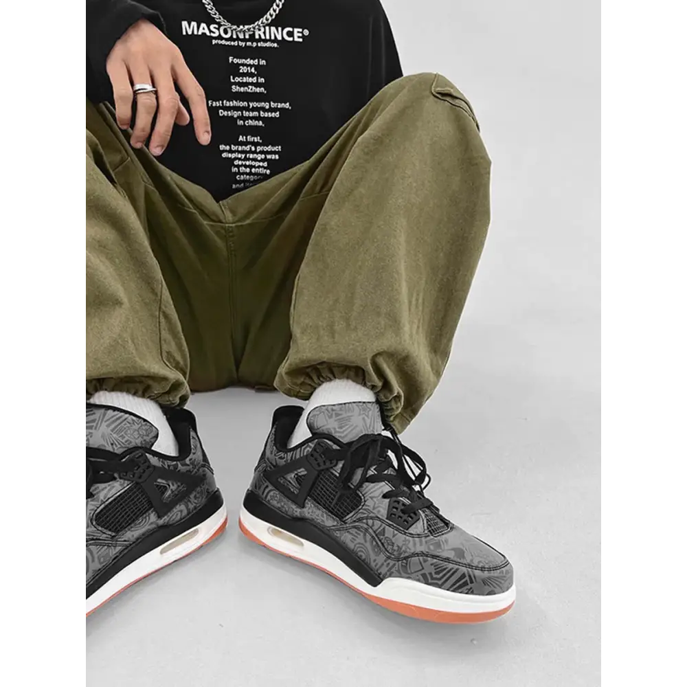 Larn erkek sneaker, siyah ve gri spor ayakkabılar, turuncu tabanlarıyla