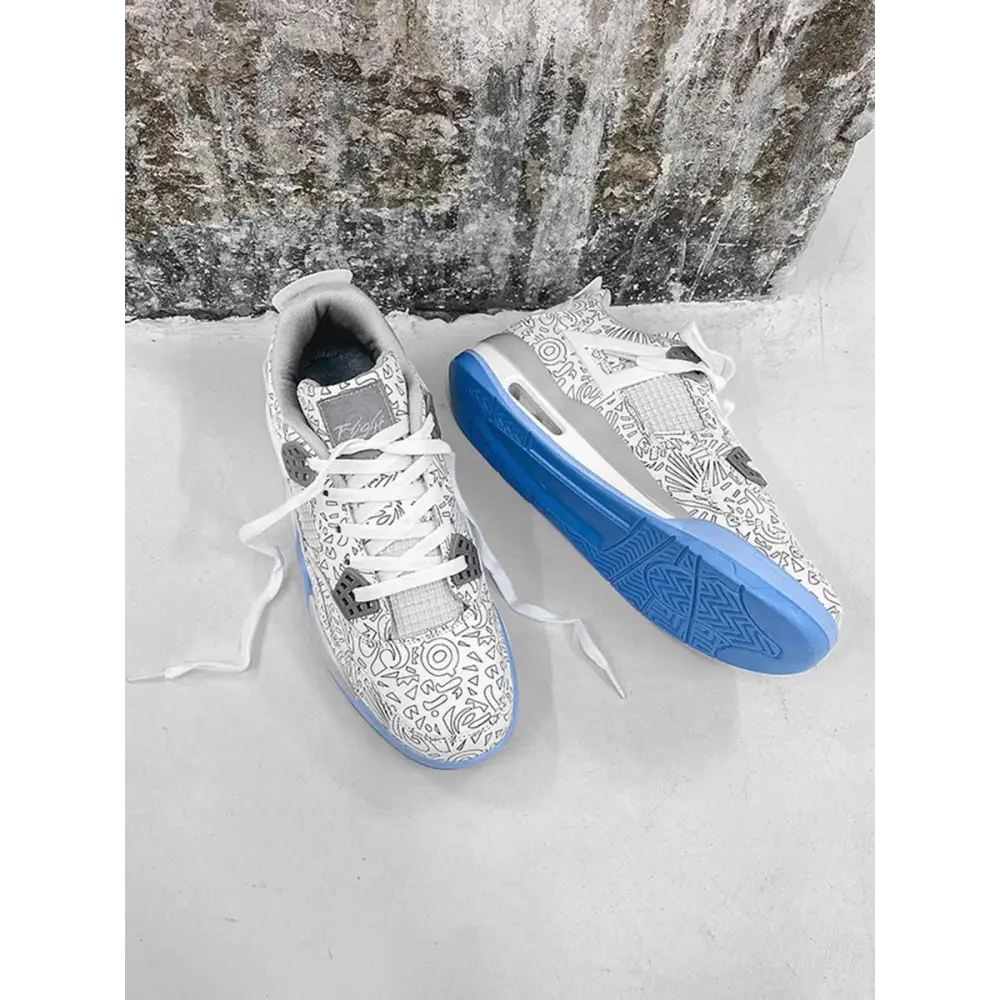 Larn erkek sneaker, beyaz spor ayakkabılar, siyah doodle desenler ve mavi tabanlar