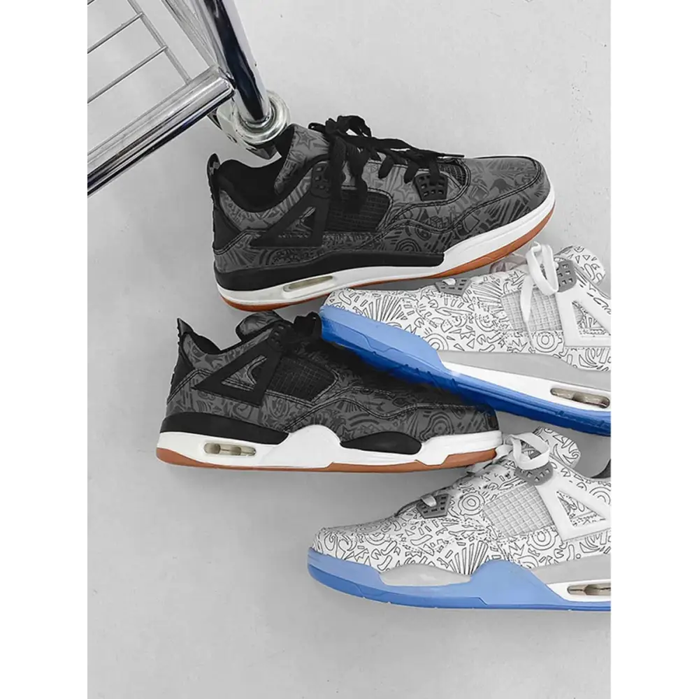 Larn erkek sneaker: Siyah beyaz desenli, kavala tabanlı iki Air Jordan modeli