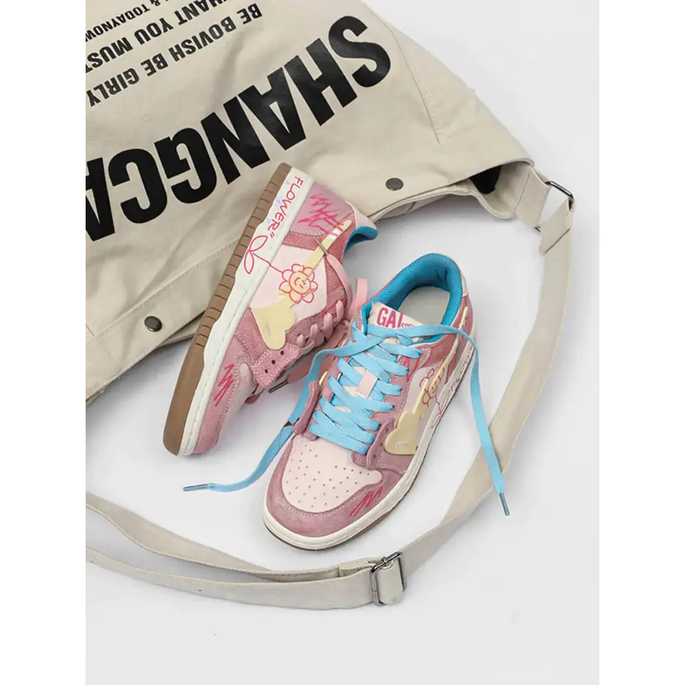 Renkli Melro kadın sneakers, pembe, mavi ve bej tonlarıyla dikkat çekiyor