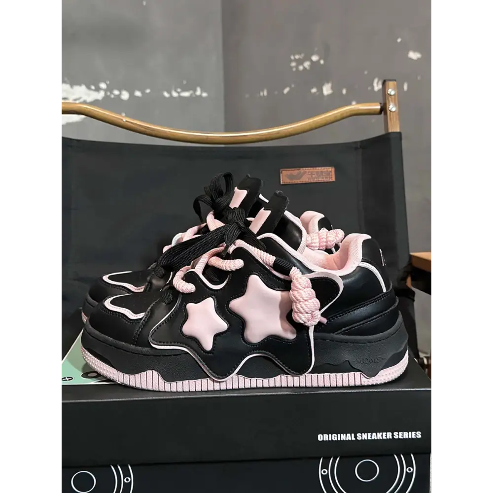 Norile kadın sneakers, siyah ve pembe, yıldız detaylı, chunky tasarımla