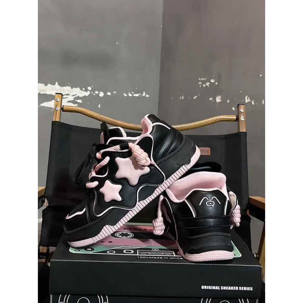 Norile kadın sneakers, siyah pembe yıldız detaylı spor ayakkabılar