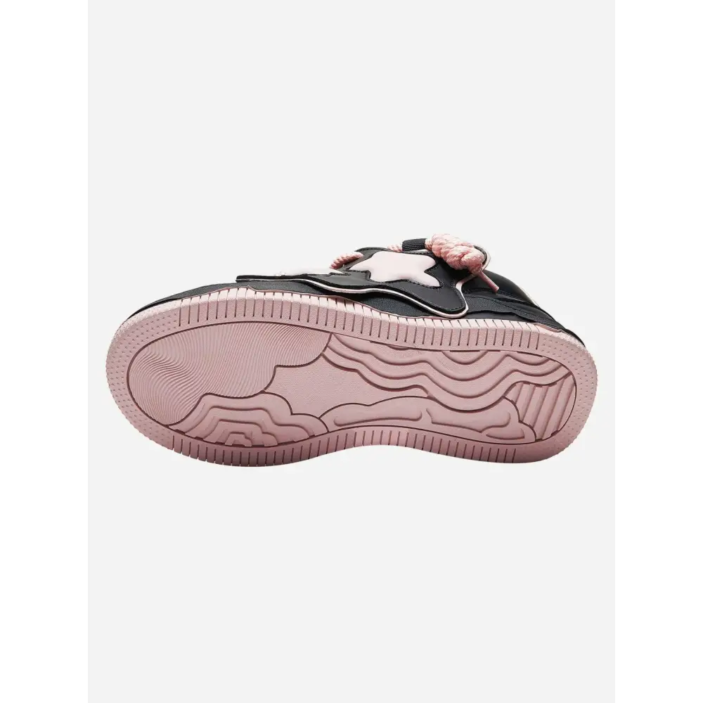 Norile kadın sneakers, siyah ayakkabı pembe taban ve dekoratif kurdele detayı ile