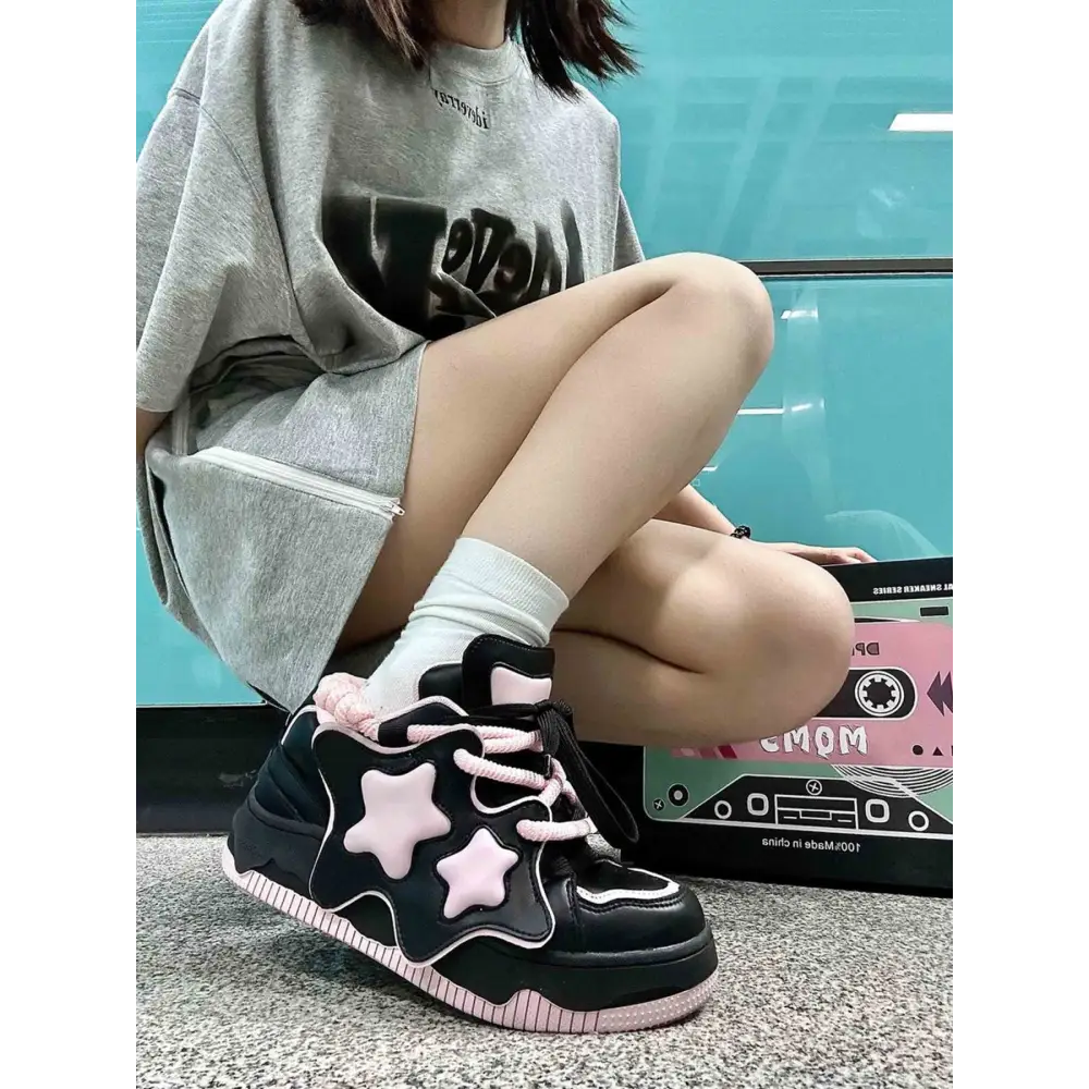Norile kadın sneakers, siyah pembe yıldız desenli, kalın tabanlı spor ayakkabılar