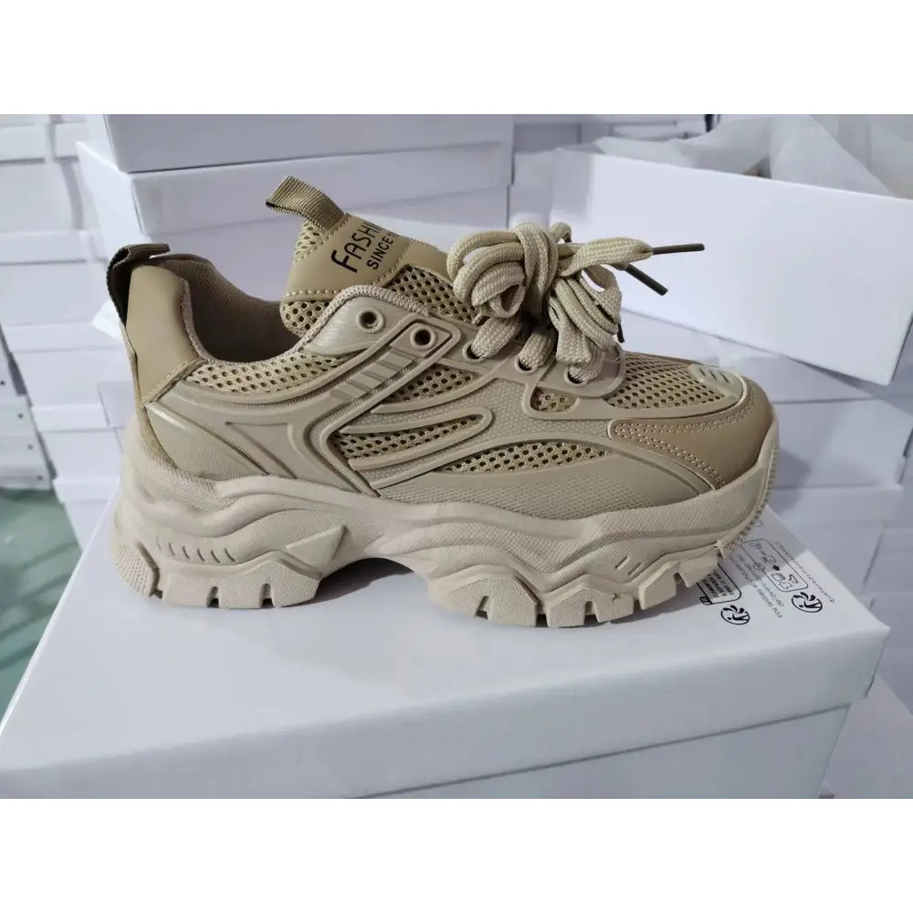 Chunky bej sneaker, kalın taban, perforasyonlu üst tasarım; Elitwalk Pulse Kadın