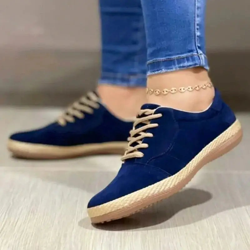 Navy mavi süet Zynelle kadın converse, kahverengi ip ve taban ile şık bir seçenek