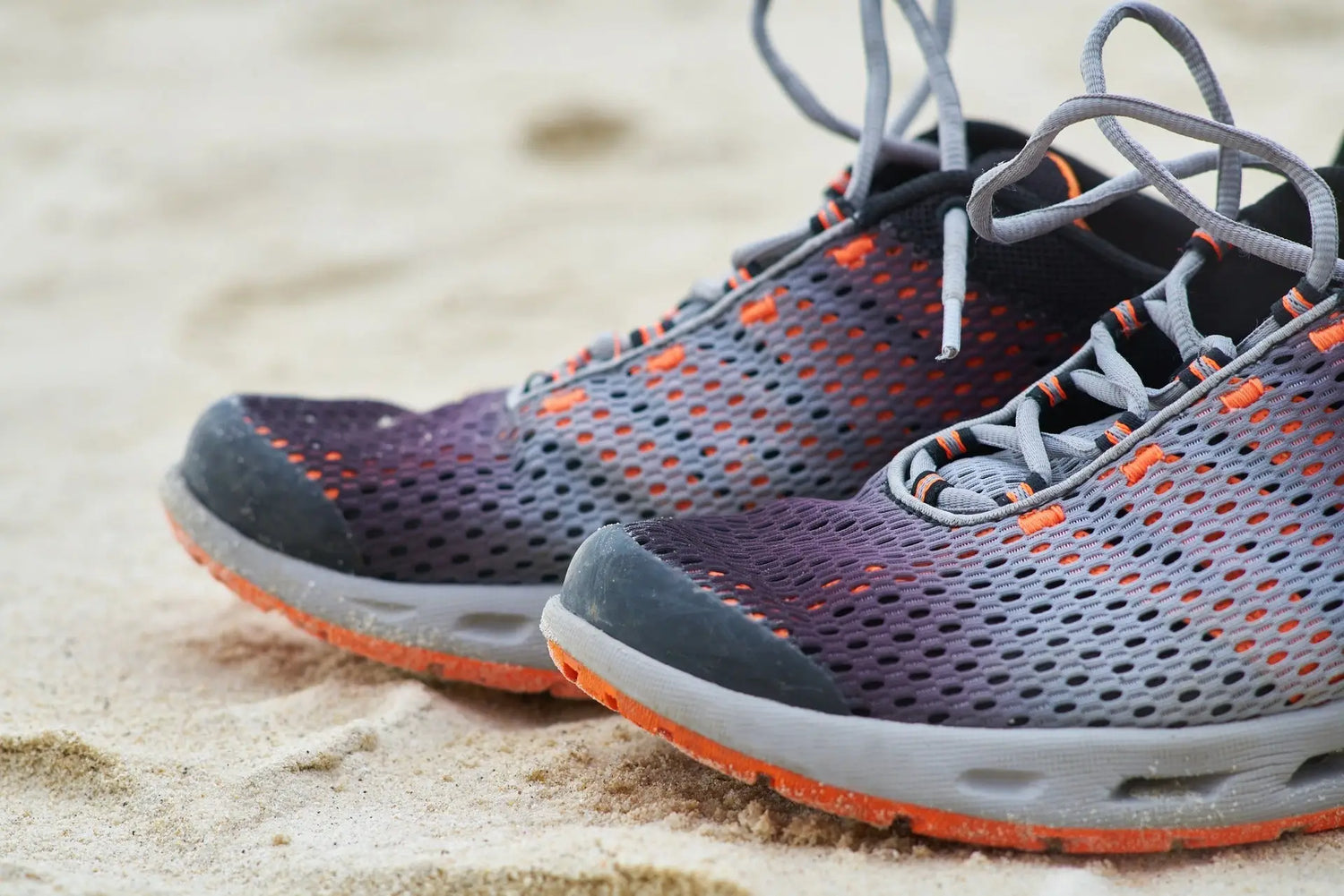 Kadın Sneakers: Tarzın ve Konforun Buluştuğu Nokta