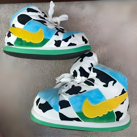 Renkli inek deseni ve Nike swoosh ile AIR JR 6 Chunky Panduf tasarımı