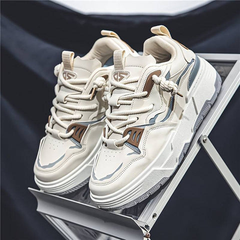 Zest Erkek sneakers, off-white chunky design with metallic accents on display stand