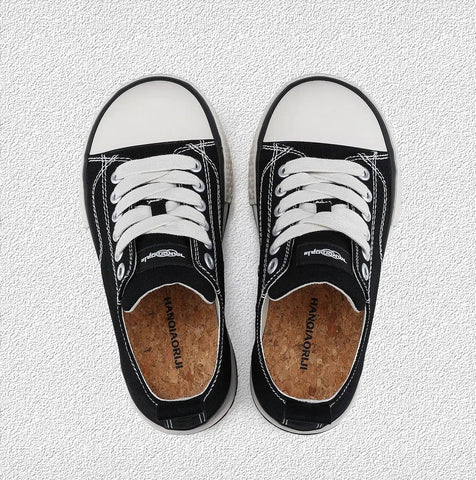 Flox unisex converse ayakkabı, beyaz bağcıklar ve kauçuk tabanla siyah kanvas spor ayakkabı