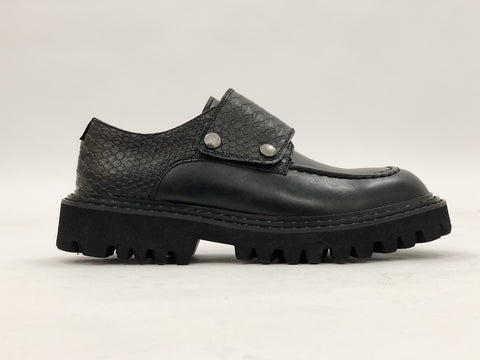 Rugged black leather Cordon günlük ayakkabı with thick sole and strap closure