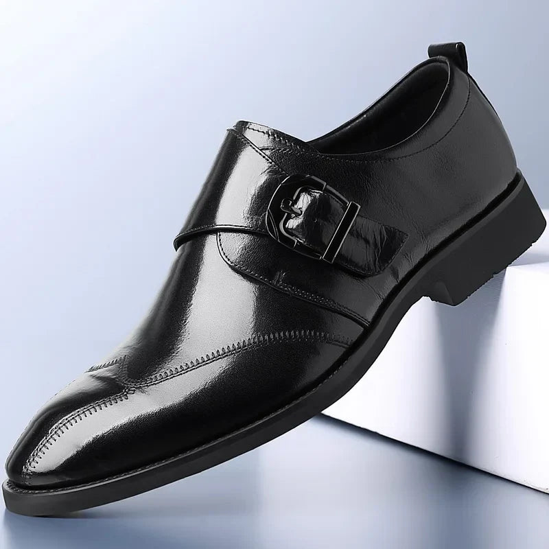 Jovik erkek rugan, şık siyah deri ayakkabı, metal tokalı strap ile modern tasarım