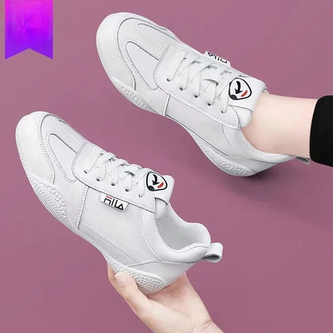 Torana Kadın Sneakers beyaz Fila ayakkabılar, bağcıklı ve gülümseme logosu ile