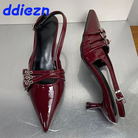 Tavira kadın topuklu ayakkabı, burgundy patent deri slingback kitten heel modeli