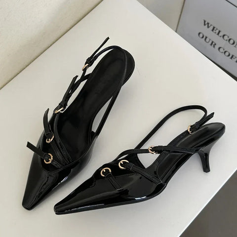 Valessia kadın topuklu ayakkabı, siyah saten slingback kitten heels