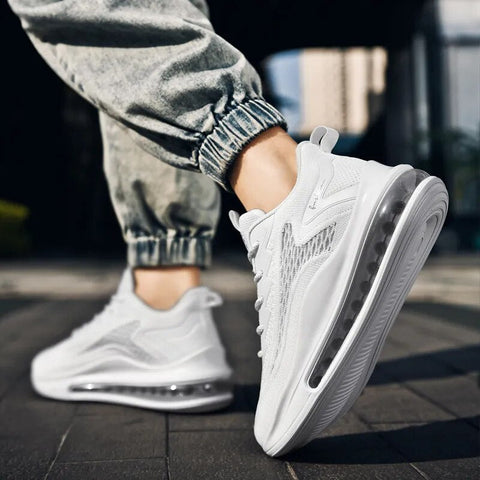 Beyaz Nike Air Max sneaker, Nerlinor erkek sneakers modern tasarımıyla dikkat çekiyor