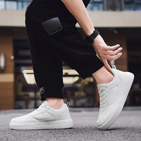 Mavella kadın unisex sneakers, sade ve şık beyaz tasarımıyla öne çıkıyor