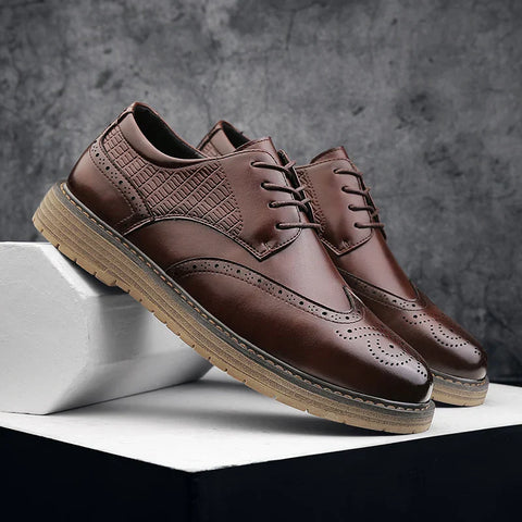 Torvenis rugan erkek kahverengi deri wingtip brogue ayakkabı, lastik taban