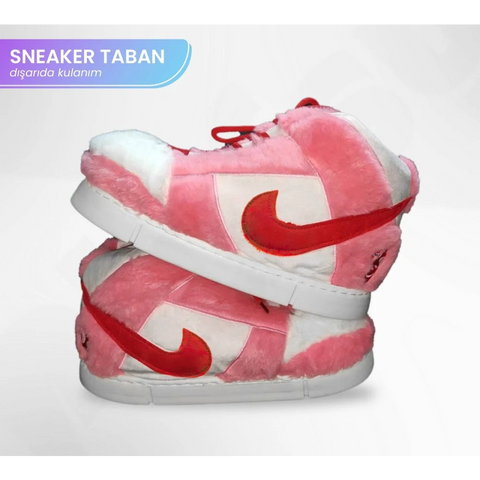 Pembe ve beyaz Nike AIR NK Cherry peluş sneakers, kırmızı swoosh logosuyla