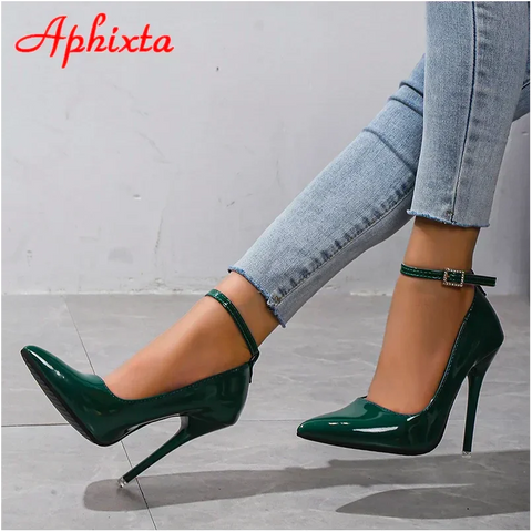 Glossy dark green Caris kadın topuklu ayakkabı with ankle straps for stylish elegance