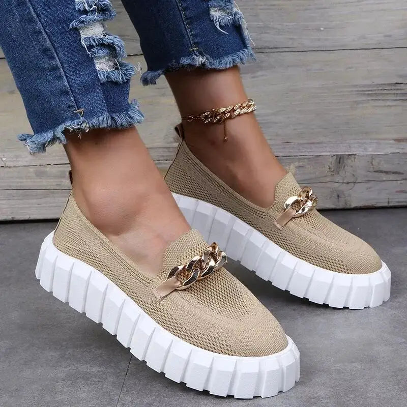 Bej file kayar sneakers, altın zincir detaylı, chunky beyaz tabanlı Celore kadın sneakers