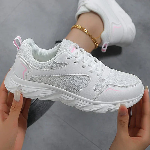 Cylena kadın sneakers, beyaz spor ayakkabı, pembe detaylar ve kalın taban ile