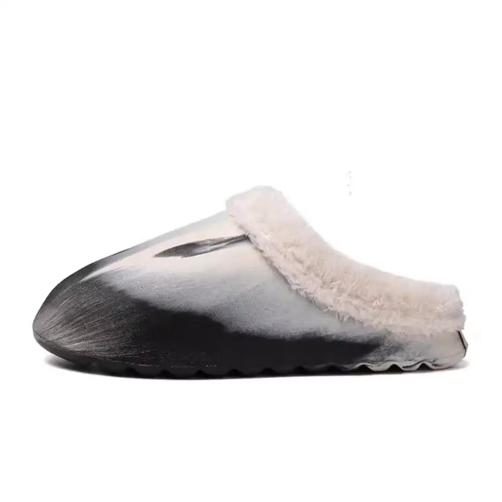 Fur-lined Delin unisex terlik with smooth exterior and textured sole for comfort