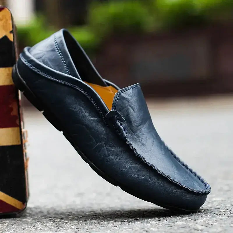 Navy mavi deri Delmo erkek loafer, mozaik dikişli ve kayma tasarımı
