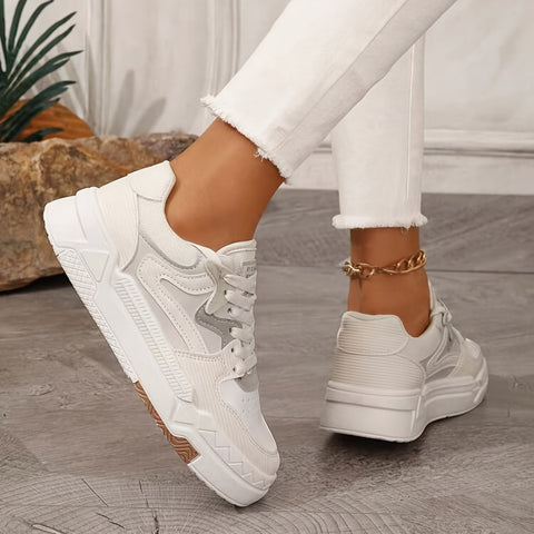 Orlissa kadın sneaker, kalın tabanı ve bağcıklı tasarımıyla modern bir seçenek