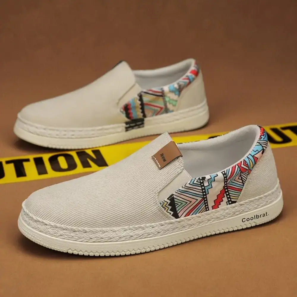 Faldon erkek converse beyaz kanvas ayakkabılar, renkli desenli aksanlarla