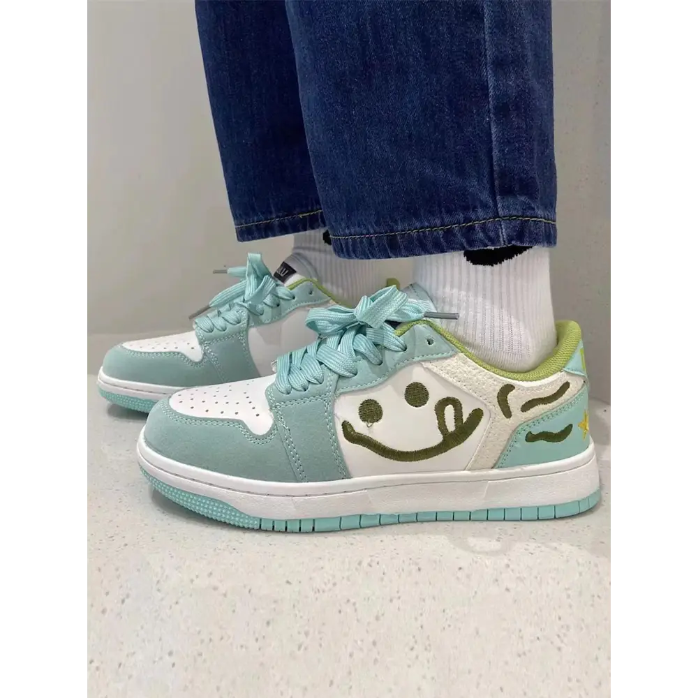 Mint yeşili ve beyaz, gülümseme yüzü tasarımlı Farine kadın sneakers