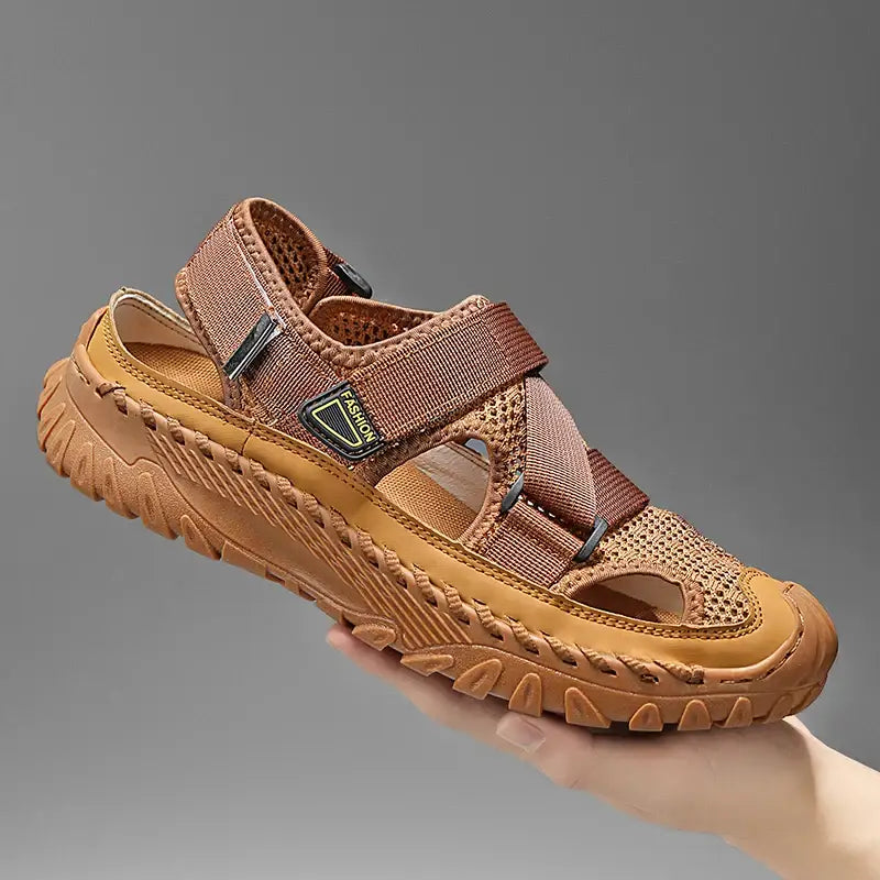 Kaba kahverengi deri Galia unisex sandalet, kalın taban ve ayarlanabilir kayışlarla