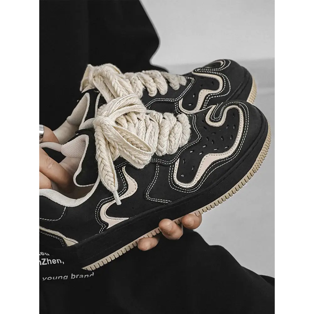 Siyah beyaz wavy desenli Janor unisex sneakers krem rengi bağcıklarla tasarlandı