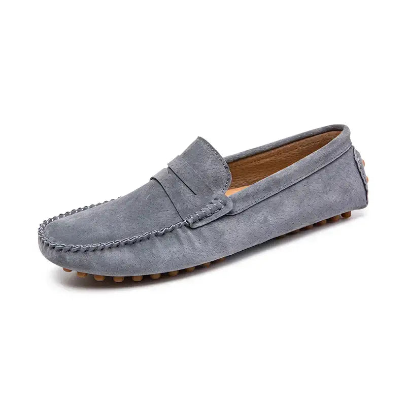 Kedir erkek loafer, moccasin tarzı yapısıyla uzun süreli kullanım için ideal