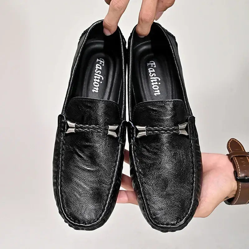 Keldor erkek loafer, şık metal detayları ve dekoratif dikişleriyle siyah deri ayakkabılar