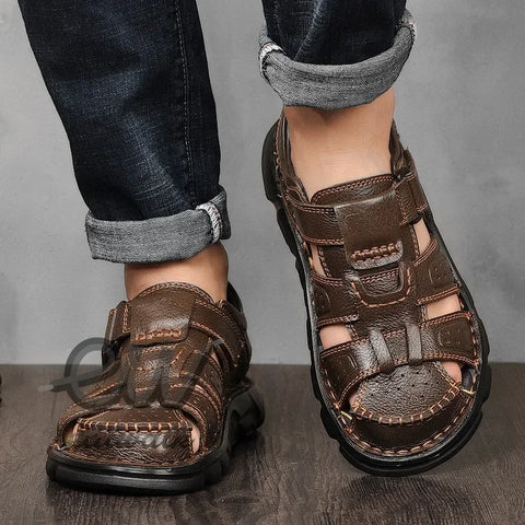 Keldrin unisex sandalet, kahverengi deri, ayarlanabilir kayışlı kapalı burun tasarımı