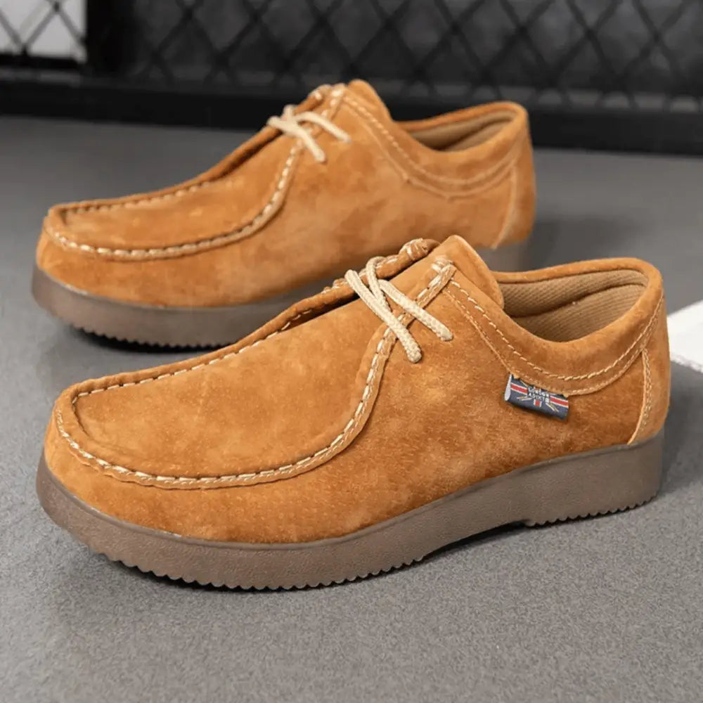 Kelri erkek loafer, tan süet mokasen tarzı ayakkabılar, dikiş detaylarıyla