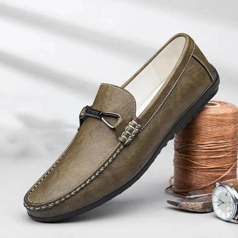 Zeytin yeşili deri Korin erkek loafer, dekoratif fiyonk detayı ve mokasen dikişi ile