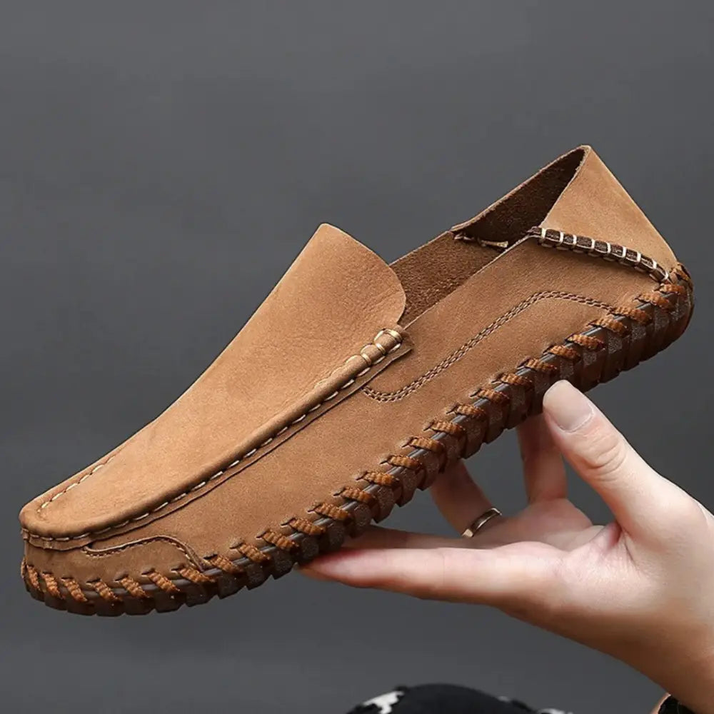 Tan deri Larim erkek loafer, dikiş detayları ve dokulu taban ile şık bir seçenek