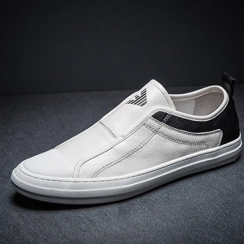 Melir erkek loafer, beyaz deri kayışlı sneaker, siyah detaylarla şık görünüm