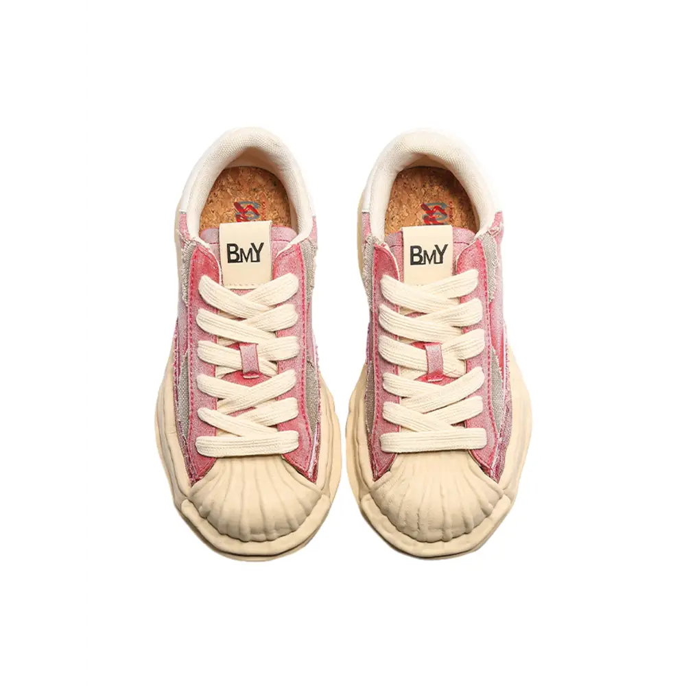 Pembe rengi ve krem tonlu Remo sneakers, beyaz bağcıklarla uzun süreli kullanım için ideal