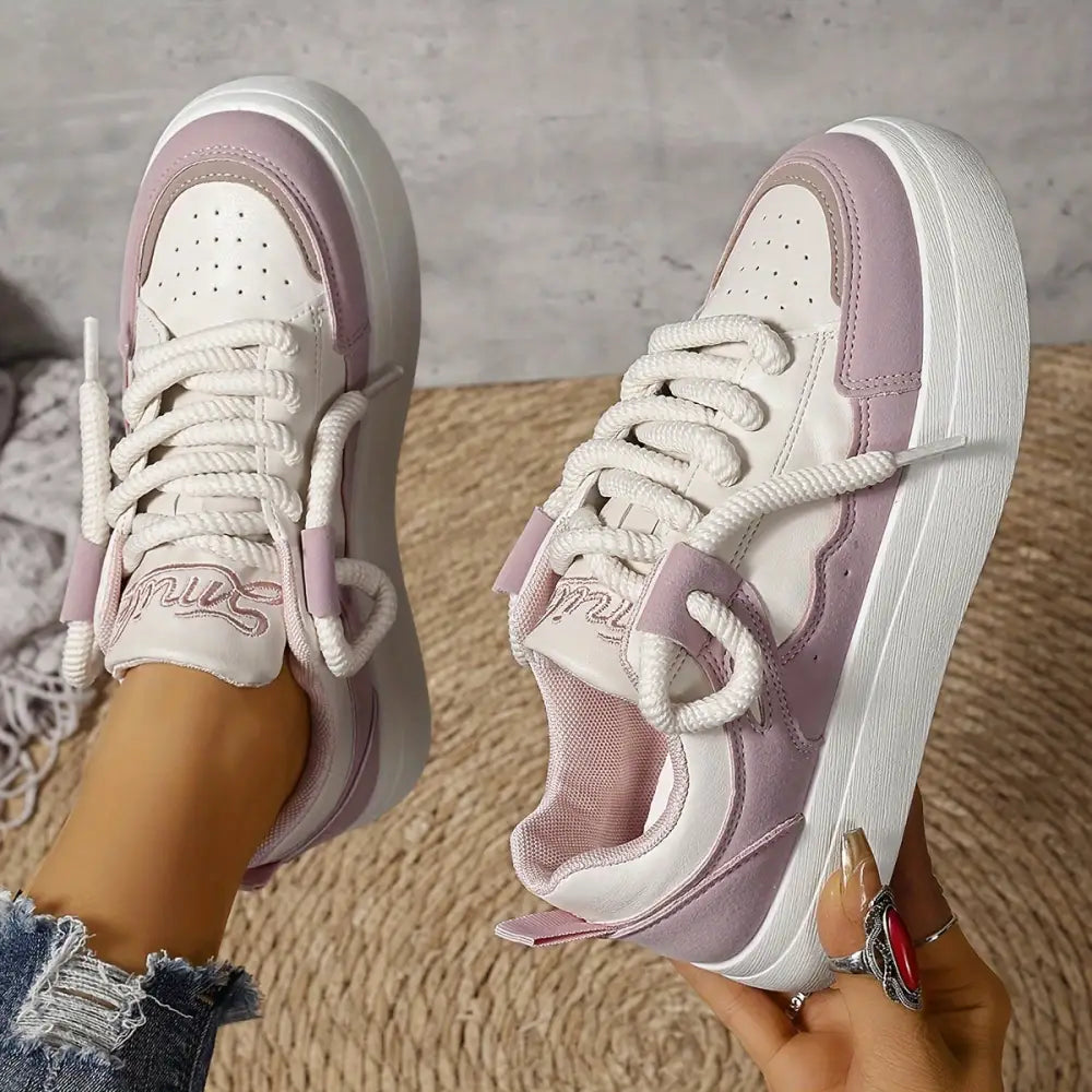 Solvia kadın sneaker, beyaz ve pembe chunky tabanlı bağcıklı tasarım