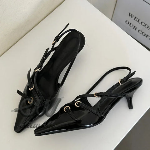 Valessia kadın topuklu ayakkabı, siyah saten slingback kitten heels