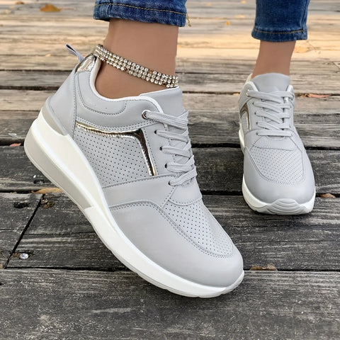 Veltira kadın platform spor ayakkabı, perforated detaylı beyaz sneaker ve ışıltılı bilezik