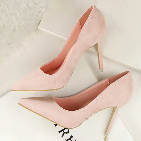 Pale pink yüksek topuklu stiletto, Veren kadın şıklığını tamamlar