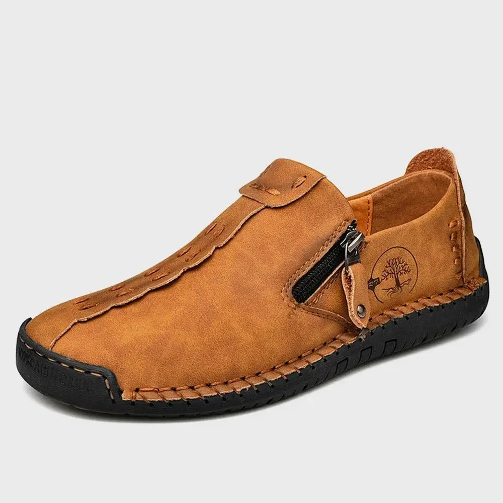 Tan deri Vidon erkek loafer, yan fermuarlı ve dikiş detaylı tasarımıyla şık